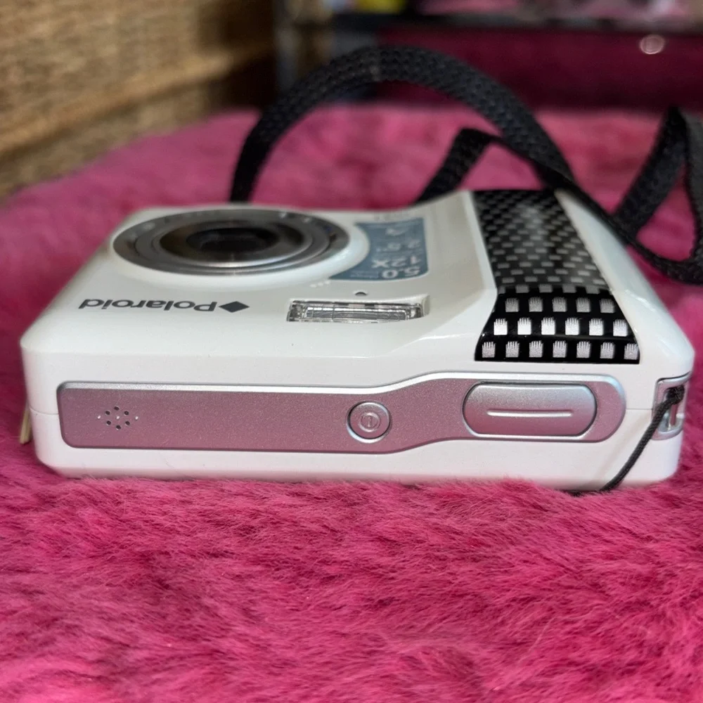 EUC POLAROID i531 digital camera. Resolution: 5.0 megapixels Z